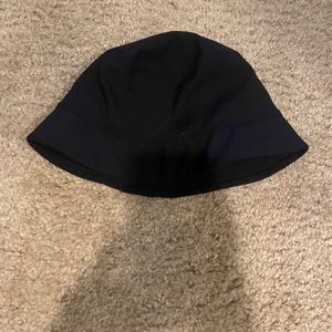 Lululemon black bucket hat